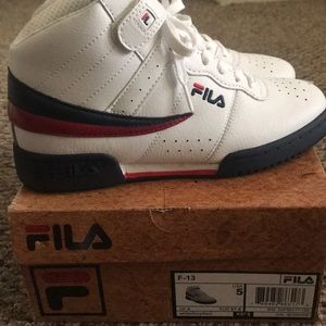 Fila F - 13.